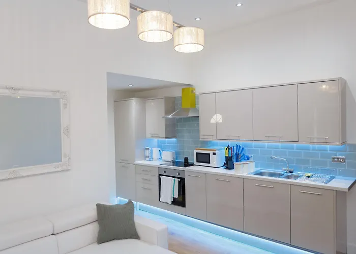 Live In Leeds Greenhill 4* Bradley (Staffordshire)