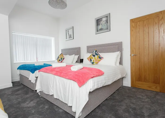 Live In Leeds Greenhill Hotel 4*