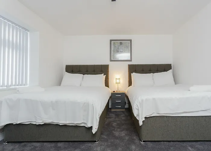 Live In Leeds Greenhill Hotel 4*