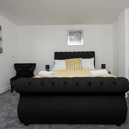 Apartment Live In Leeds Greenhill