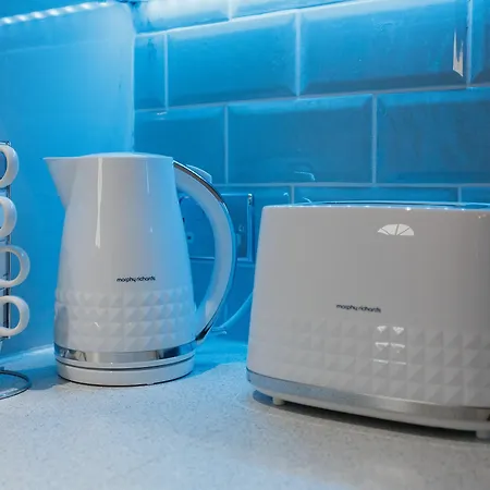 Готель Live In Leeds Greenhill 4*