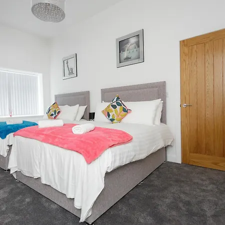 Live In Leeds Greenhill Apartment