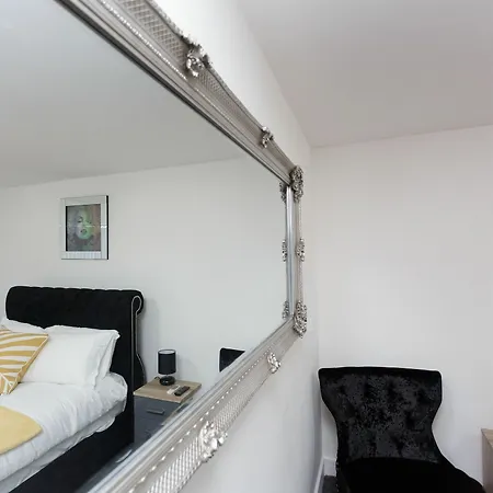 Apartment Live In Leeds Greenhill