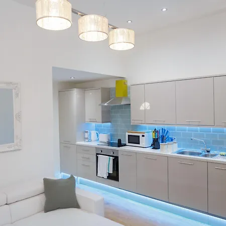 Live In Leeds Greenhill 4* Bradley (Staffordshire)