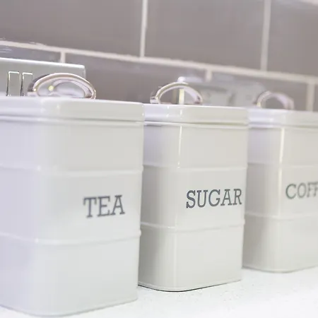 호텔 Live In Leeds Greenhill 4*