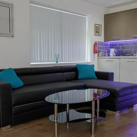 호텔 Live In Leeds Greenhill 4*