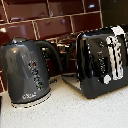 호텔 Live In Leeds Greenhill 4*