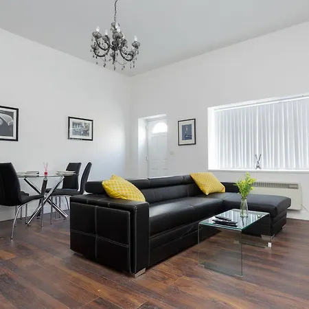 Live In Leeds Greenhill 4*