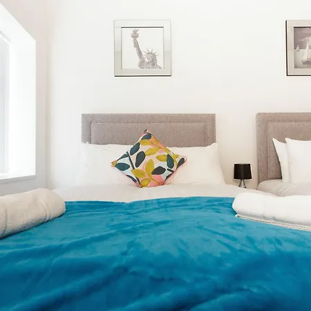 Live In Leeds Greenhill 4* Bradley (Staffordshire)