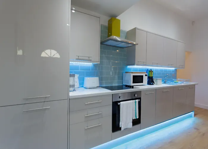 Live In Leeds Greenhill 4*